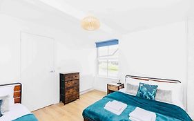 Sleeps 6 The Lovely Lymington Lock Off
